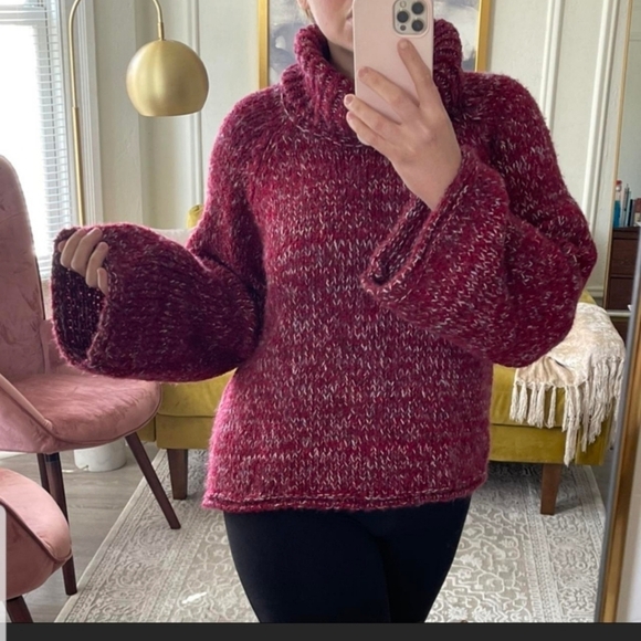 {S} Urban Outfitters Turtleneck Bell Sleeve Marbled Red Maroon Knit Sweater - Picture 1 of 11